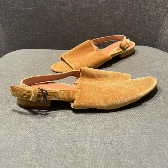 Madewell The Noelle Slingback Sandal in Velvet - Picture 3 of 8